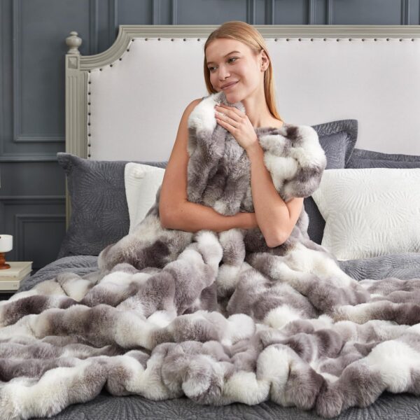 Luxury Faux Fur Throw Blanket