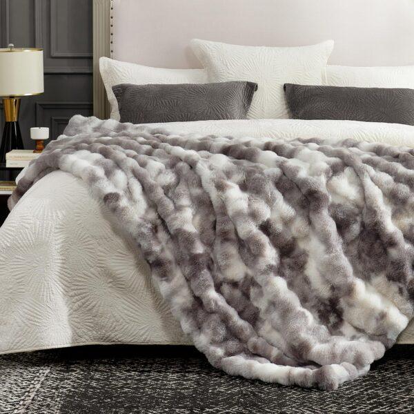 Luxury Faux Fur Throw Blanket
